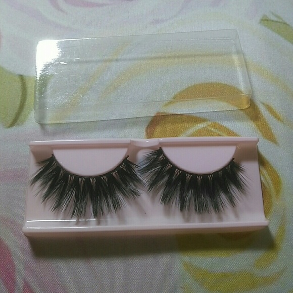 *LOW IN STOCK* C12 Snapchat MINK lashes by LashL - Picture 2 of 5